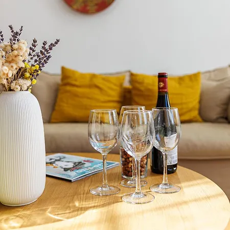 Apartment Feel - Deroulede