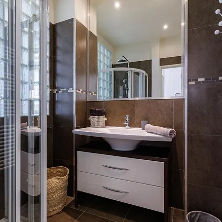 Feel - Deroulede Apartment